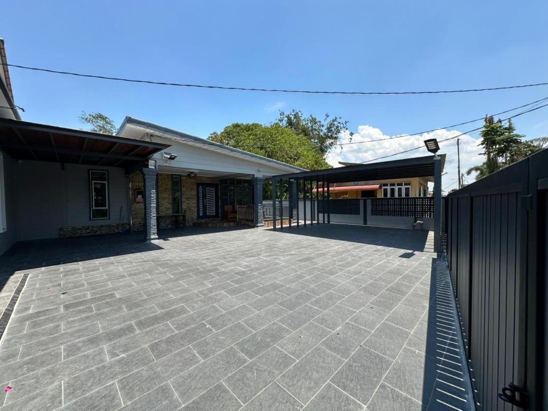 Rayyan Ashraf Homestay Kota Bharu Exterior foto